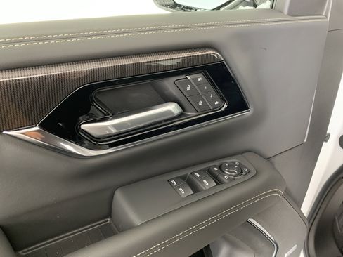 New 2026 GMC Yukon Elevation image 18