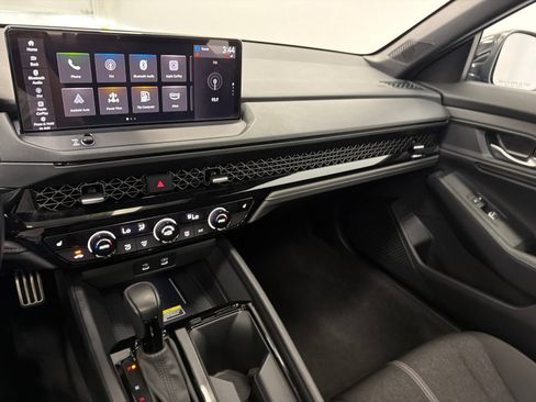 Used 2025 Honda Accord Sport image 19