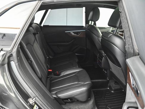 Used 2020 Audi Q8 Prestige AWD/4WD image 36