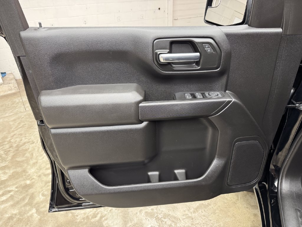 Used 2025 Chevrolet Silverado 1500 Custom w/ Turbomax Blackout Package AWD/4WD image 10