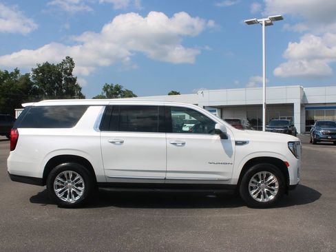 Used 2022 GMC Yukon XL SLT w/ SLT Premium Package RWD image 11
