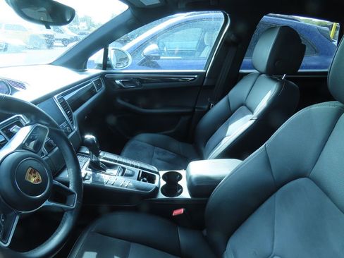 Used 2018 Porsche Macan image 5
