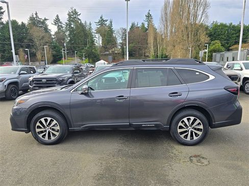 Used 2022 Subaru Outback Premium image 4