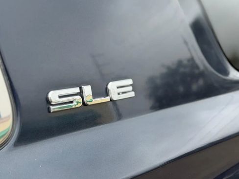 Used 2017 GMC Yukon XL SLE image 11