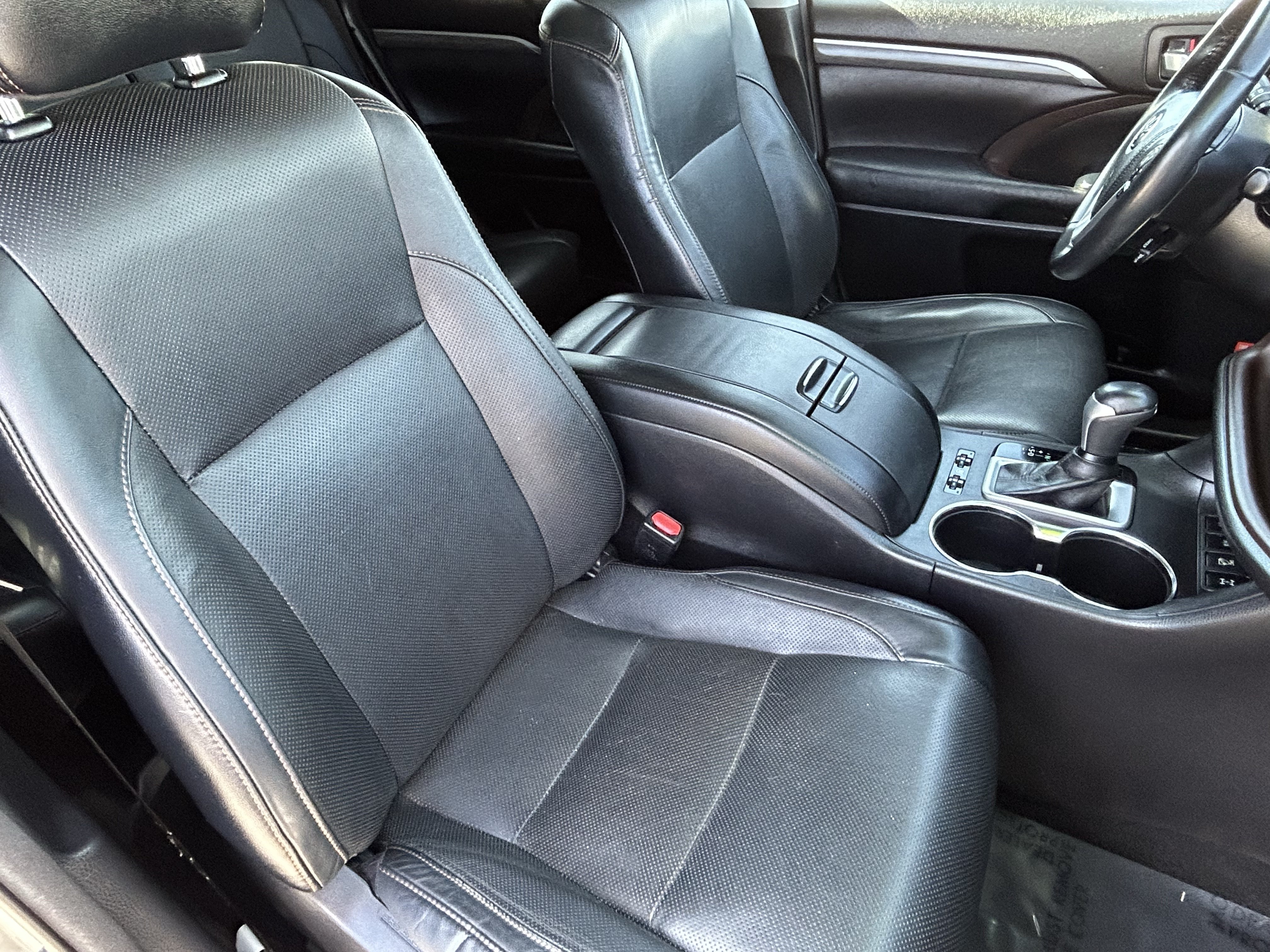 Used 2017 Toyota Highlander Limited w/ Carpet Mat Package AWD/4WD image 11