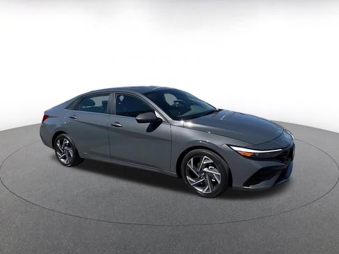 Used 2025 Hyundai Elantra SEL FWD image 2