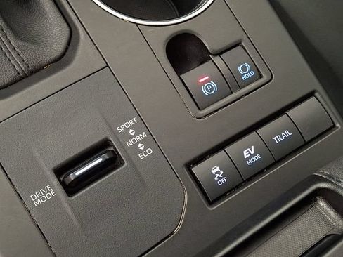 Used 2022 Toyota Highlander XLE AWD/4WD image 24