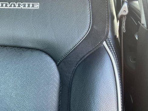 Used 2022 RAM 1500 Laramie AWD/4WD image 17