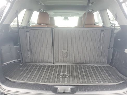 Used 2019 Toyota Highlander Limited image 9