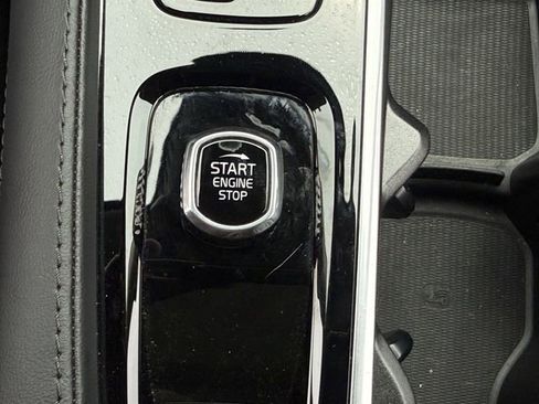 Used 2024 Volvo XC90 B6 Plus w/ Protection Package Premier AWD/4WD image 21