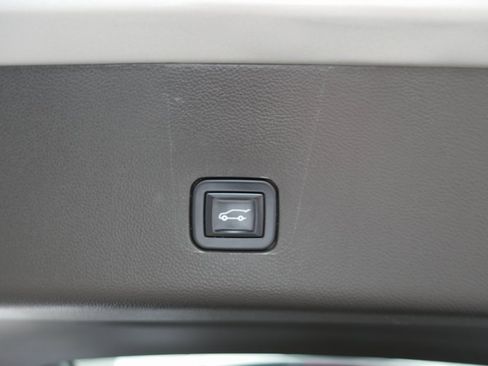 Used 2021 Chevrolet Traverse RS image 32