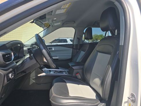 Used 2024 Ford Explorer XLT w/ Equipment Group 202A AWD/4WD image 13