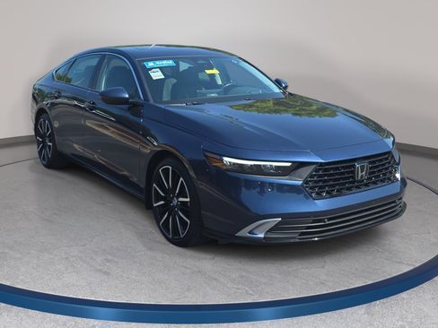 Used 2023 Honda Accord Touring image 3