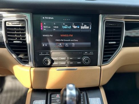 Used 2018 Porsche Macan Sport Edition image 34