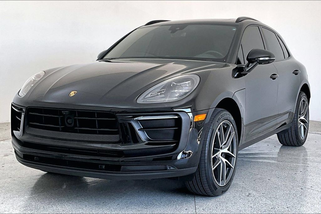Used 2024 Porsche Macan w/ Premium Plus Package AWD/4WD image 5