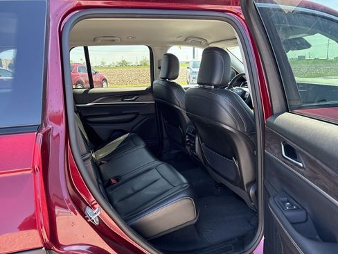 Used 2023 Jeep Grand Cherokee Limited AWD/4WD image 17