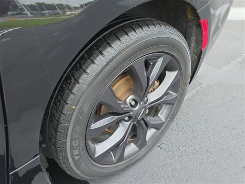 Used 2020 Chrysler Pacifica Touring-L Plus w/ S Appearance Package image 17