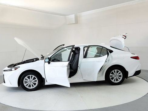 Used 2025 Toyota Camry LE AWD/4WD image 10