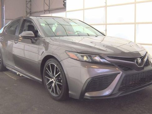 Used 2022 Toyota Camry SE FWD image 4