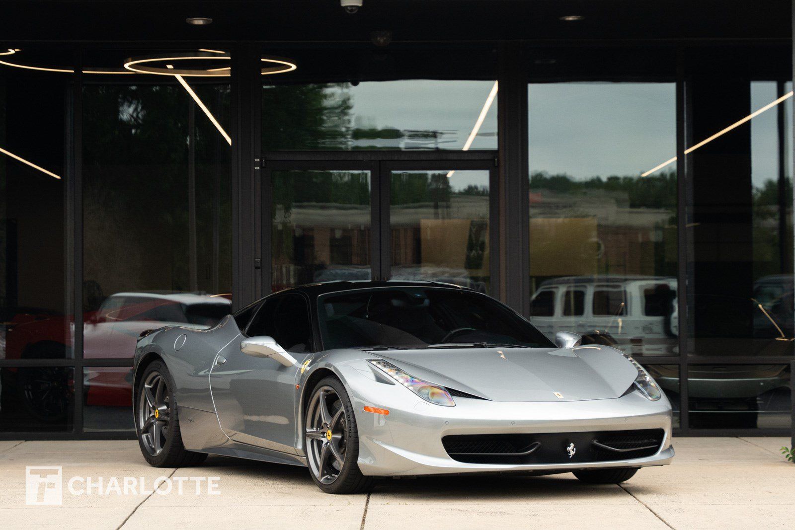 Used 2011 Ferrari 458 Italia Coupe RWD image 2