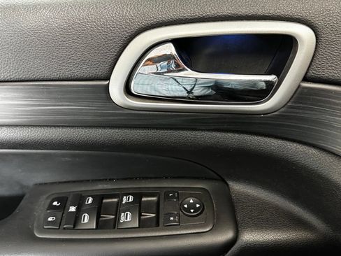 Certified 2022 Jeep Grand Cherokee Laredo E RWD image 11