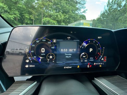 Used 2025 Chevrolet Suburban Premier RWD image 21