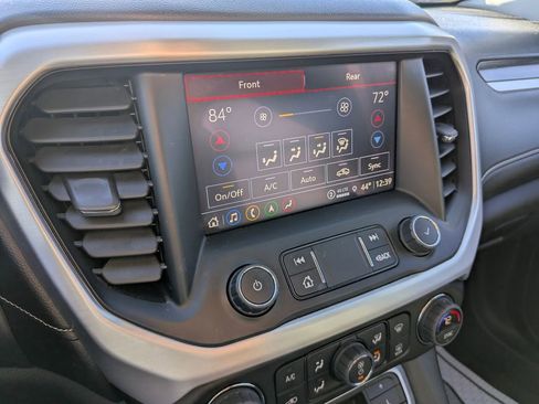 Used 2023 GMC Acadia SLT image 9