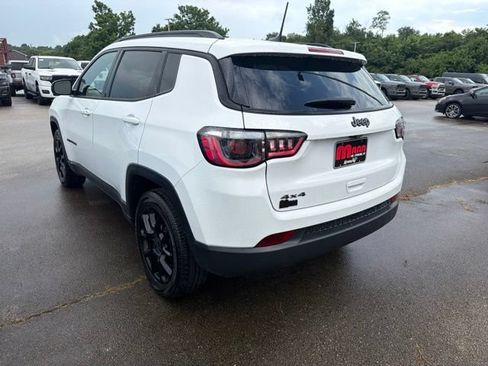 Used 2025 Jeep Compass Latitude w/ Altitude Special Edition AWD/4WD image 7