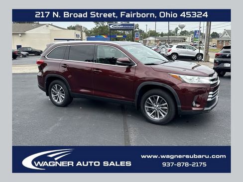 Used 2019 Toyota Highlander XLE image 1
