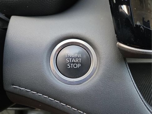 Used 2024 Toyota Highlander LE image 21