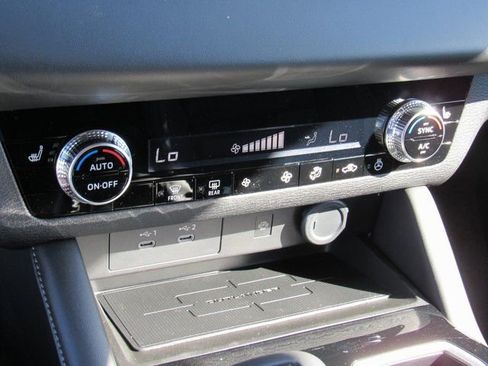 New 2026 Mitsubishi Outlander SE image 18