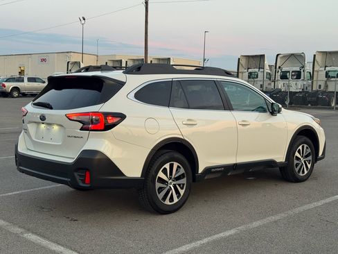 Used 2022 Subaru Outback Premium image 7