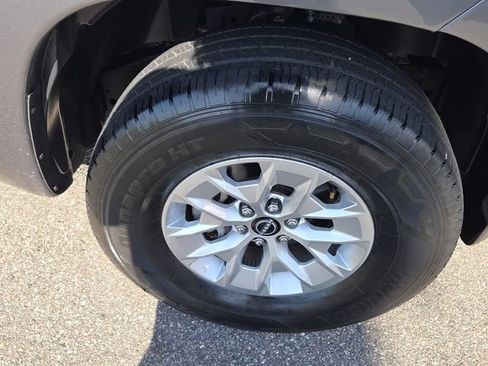 Used 2024 Nissan Frontier SV AWD/4WD image 16