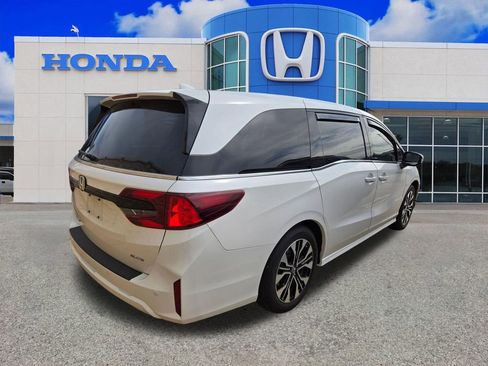 Used 2025 Honda Odyssey Elite image 2