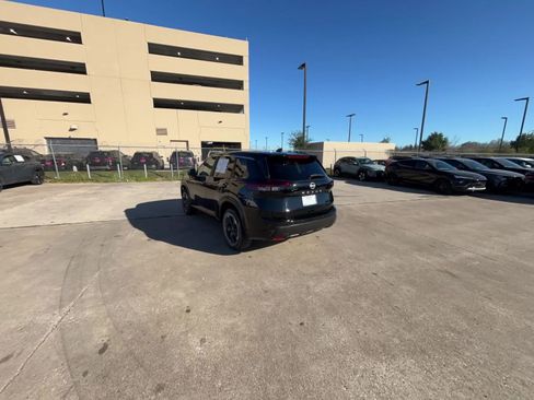 Used 2025 Nissan Rogue SV image 16