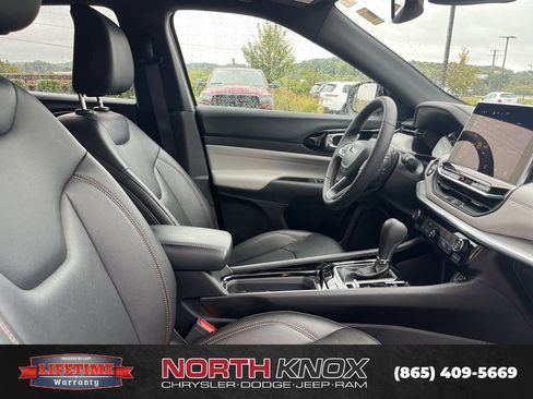 Used 2024 Jeep Compass Limited image 25