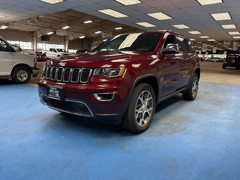 Used 2019 Jeep Grand Cherokee Limited AWD/4WD image 13