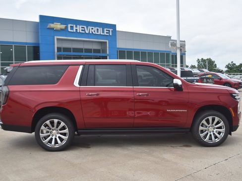 New 2025 Chevrolet Suburban Premier image 3