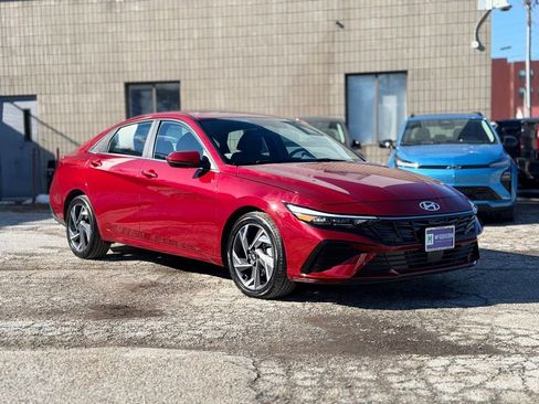 Used 2025 Hyundai Elantra SEL image 7