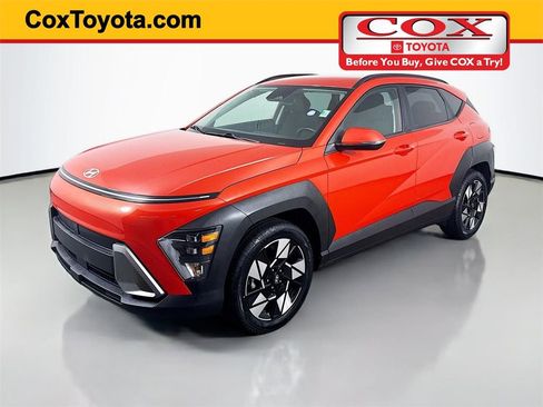 Used 2025 Hyundai Kona SEL image 1