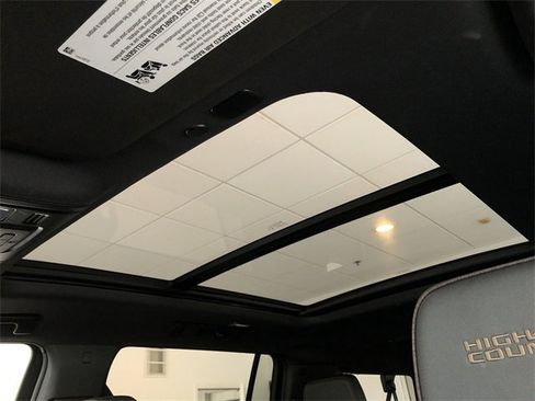 Certified 2024 Chevrolet Suburban High Country image 27