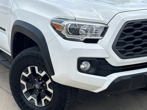 Used 2020 Toyota Tacoma TRD Off-Road w/ Technology Package AWD/4WD image 3
