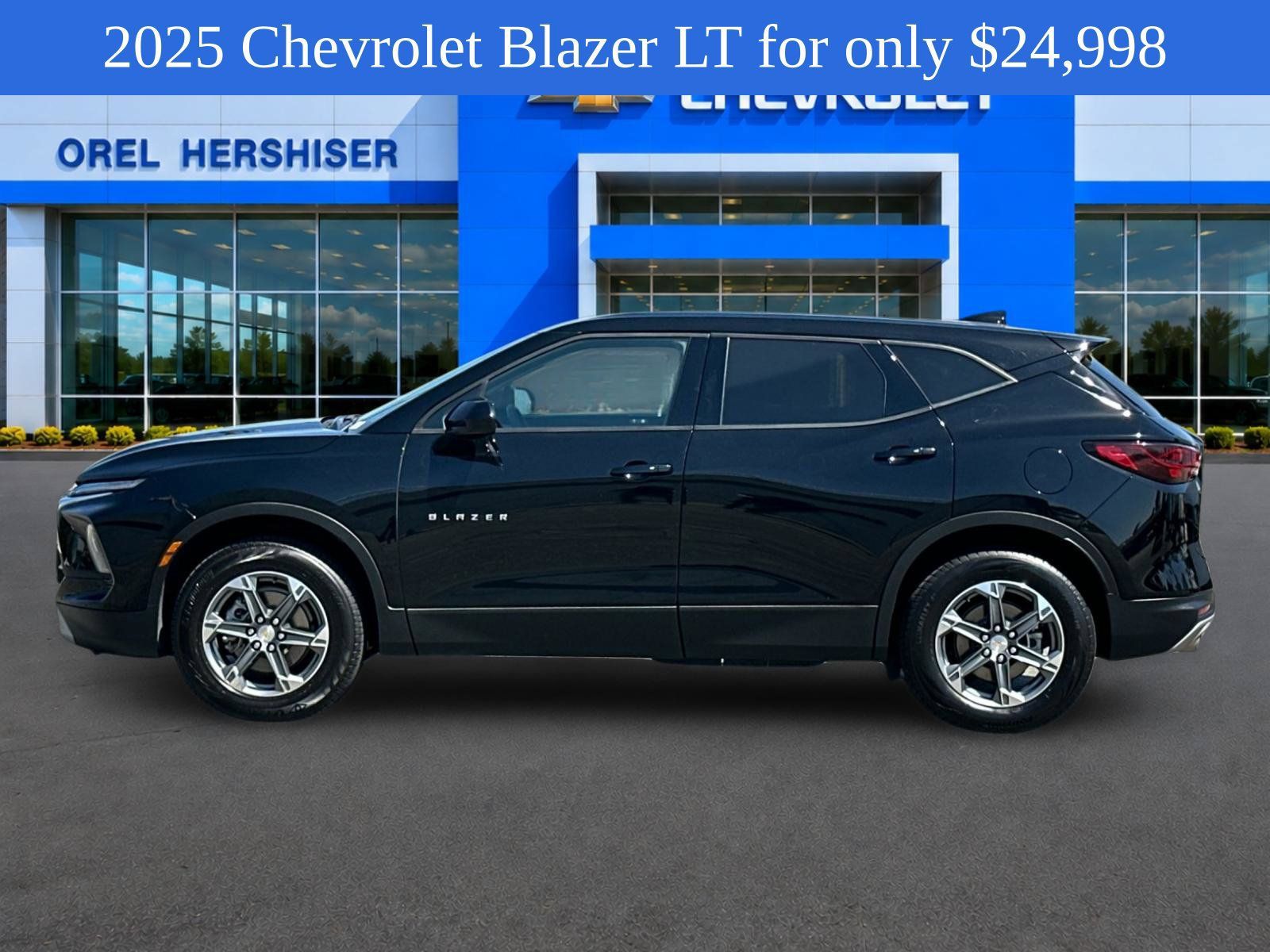 Used 2025 Chevrolet Blazer LT FWD image 8