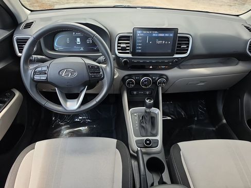 Used 2024 Hyundai Venue SEL FWD image 7