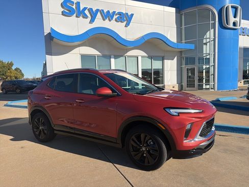 Used 2024 Buick Encore GX Sport Touring image 1