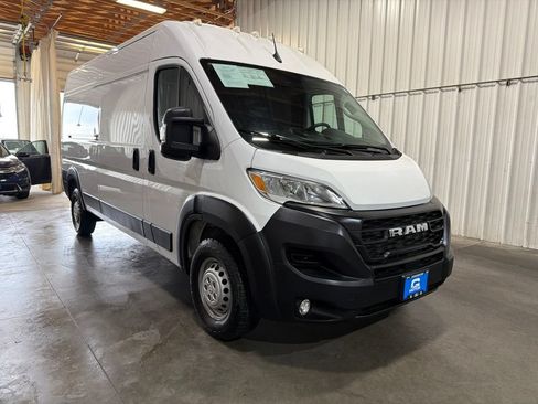 Used 2025 RAM ProMaster 2500 w/ Convenience Group FWD image 2