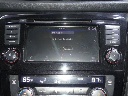 Used 2019 Nissan Rogue SV image 37