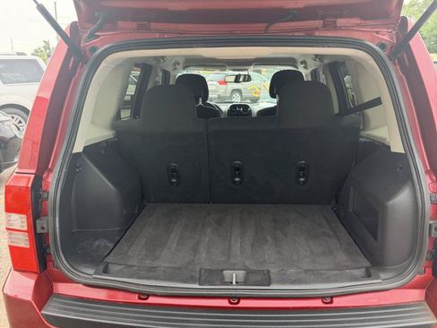 Used 2016 Jeep Patriot Latitude AWD/4WD image 5