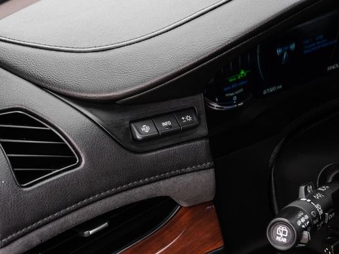 Used 2019 Cadillac Escalade ESV Premium Luxury RWD image 20