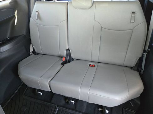 Used 2025 Toyota Sienna XLE FWD image 13